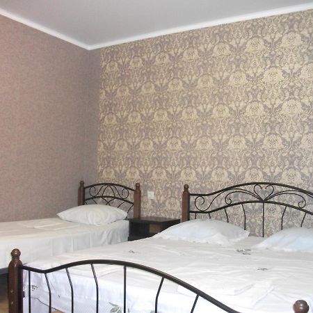 Guesthouse On Kabardinskaya 139A Гагра Екстер'єр фото