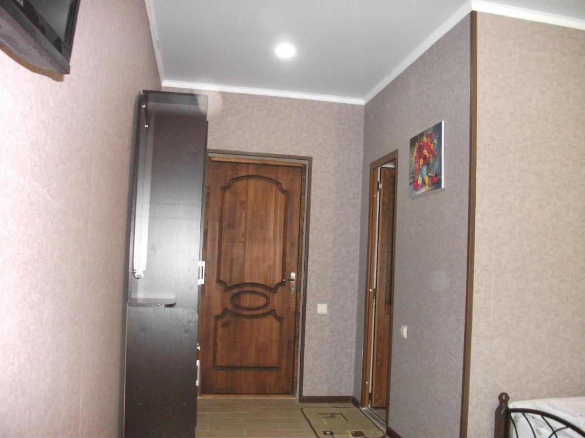Guesthouse On Kabardinskaya 139A Гагра Екстер'єр фото