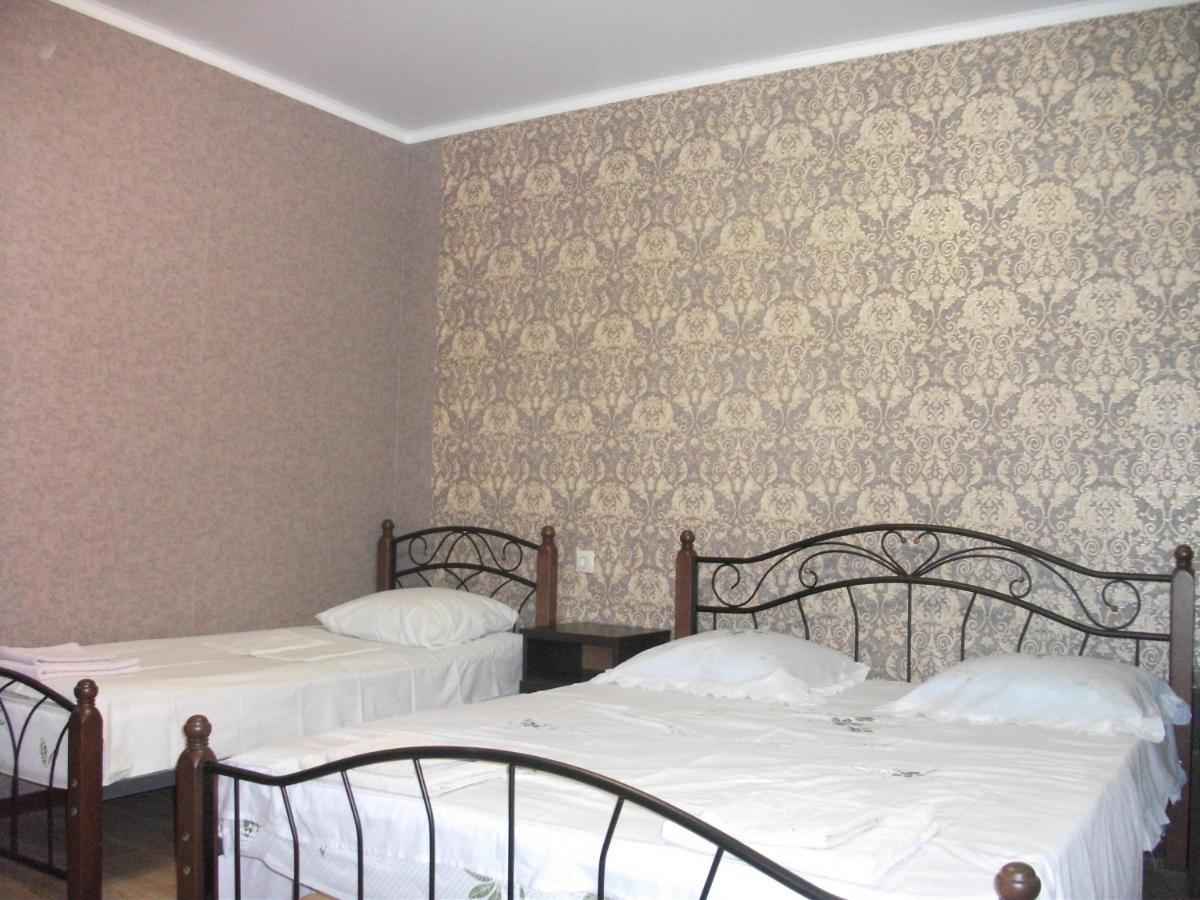 Guesthouse On Kabardinskaya 139A Гагра Екстер'єр фото