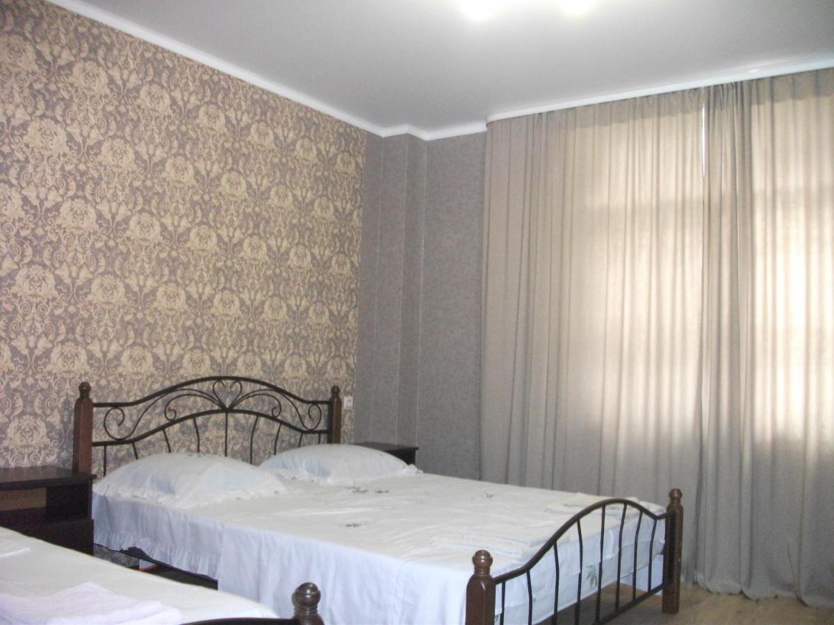 Guesthouse On Kabardinskaya 139A Гагра Екстер'єр фото