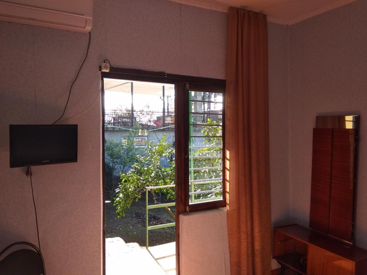 Guesthouse On Kabardinskaya 139A Гагра Екстер'єр фото